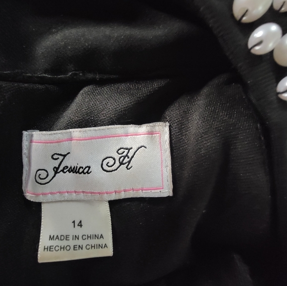 Black Dress taffeta bottom half w/pearl collar. No sleeves. Soft pleats n flare - Picture 3 of 7